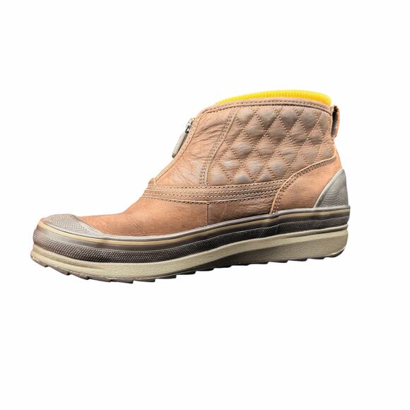 Clarks Muckers Waterproof Quilted Ankle Boots Brown Size 9W - Picture 8 of 13